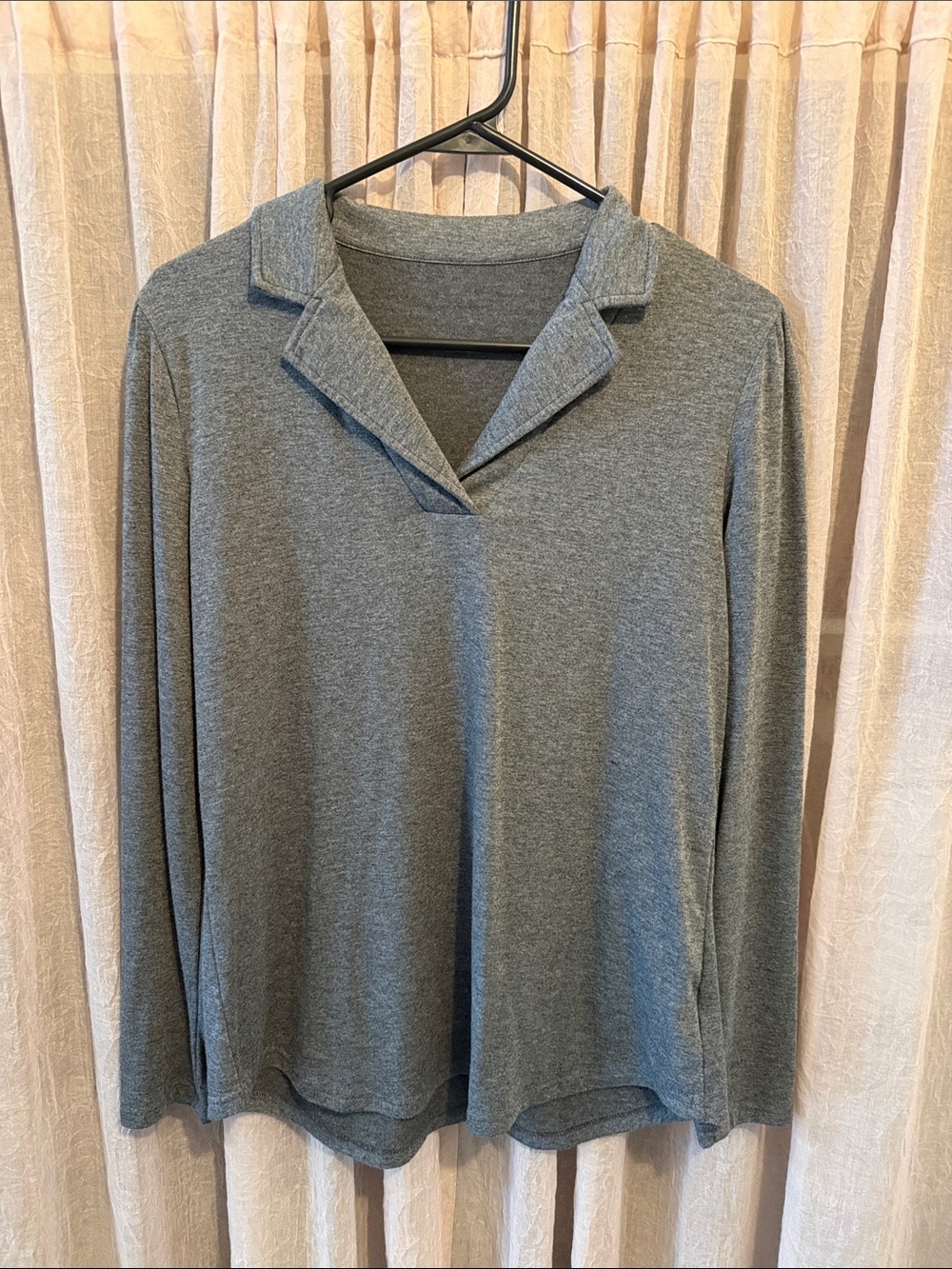 Women's Grey Long-Sleeve V-Neck Collared Tee